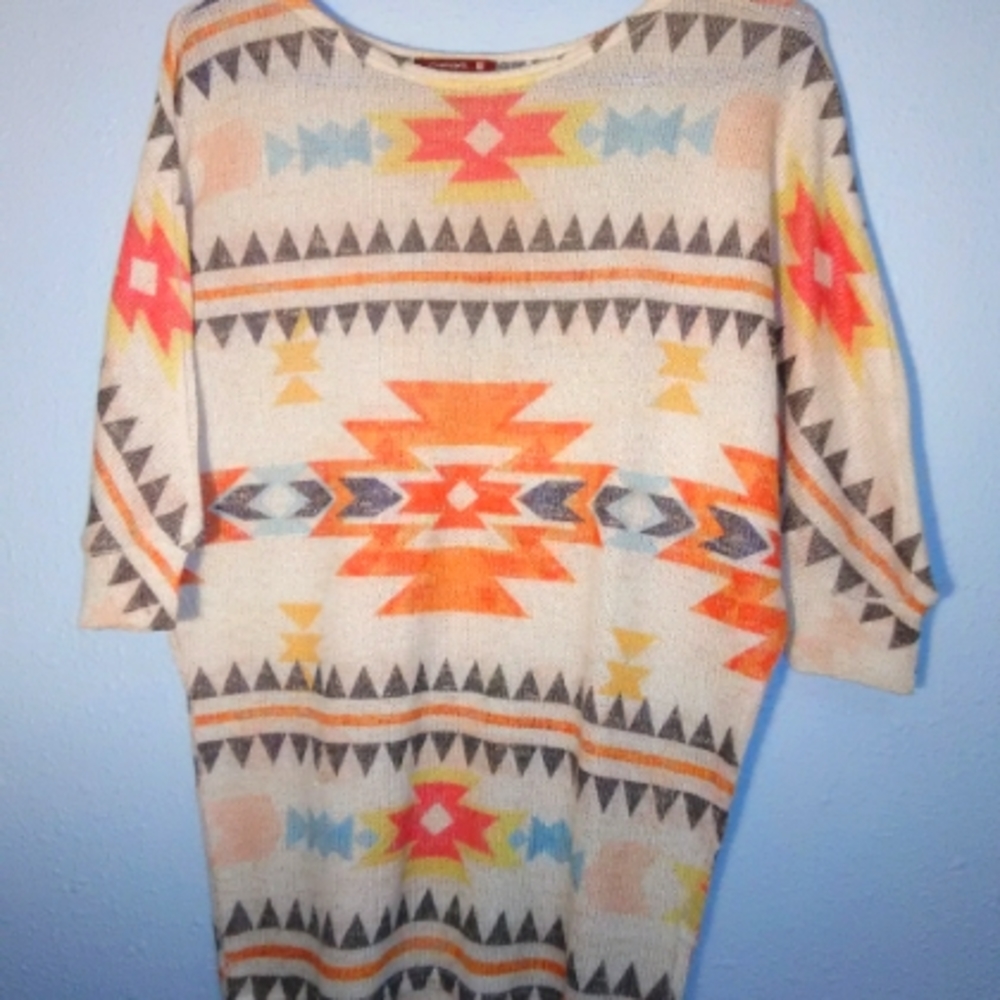 Silvergate Aztec Print Sweater.  SM. Lightweight Coral, Blue, Ivory, Grey & Tan